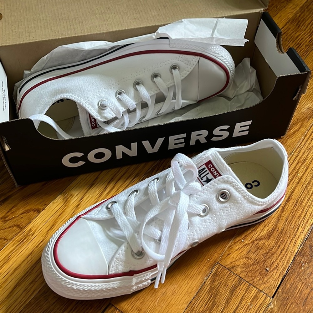 Converse Chuck Taylor all star classic low top, size 6